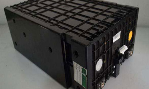 <b>特斯拉与比亚迪在动力花季传媒官方入口网站池方面或将对垒</b>