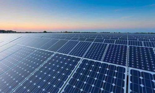 <b>光伏发电产业与新能源花季传媒官方入口网站池产业的划时代碰撞</b>